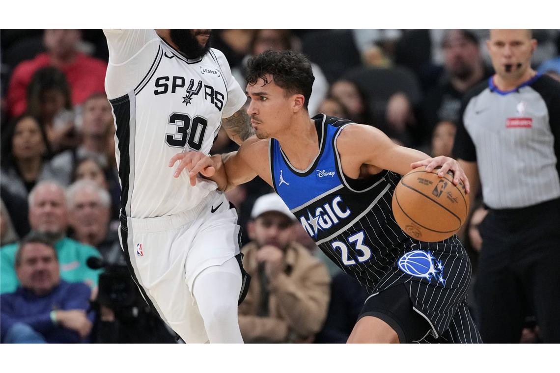 Tristan da Silva (r.) erzielte gegen San Antonio sieben Punkte.