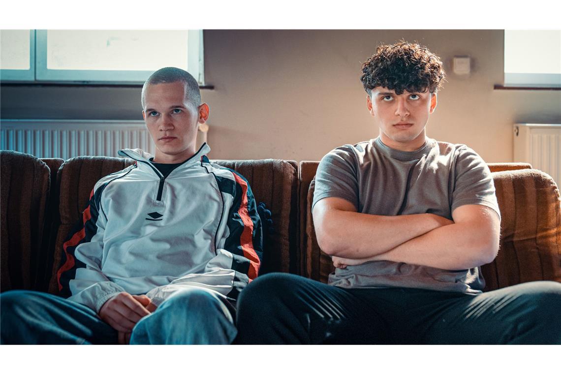 Tristan Witzel (Rolle: Leon Prammer, li.), Renas Hussin (Rolle: Mo Mohammed Essa).