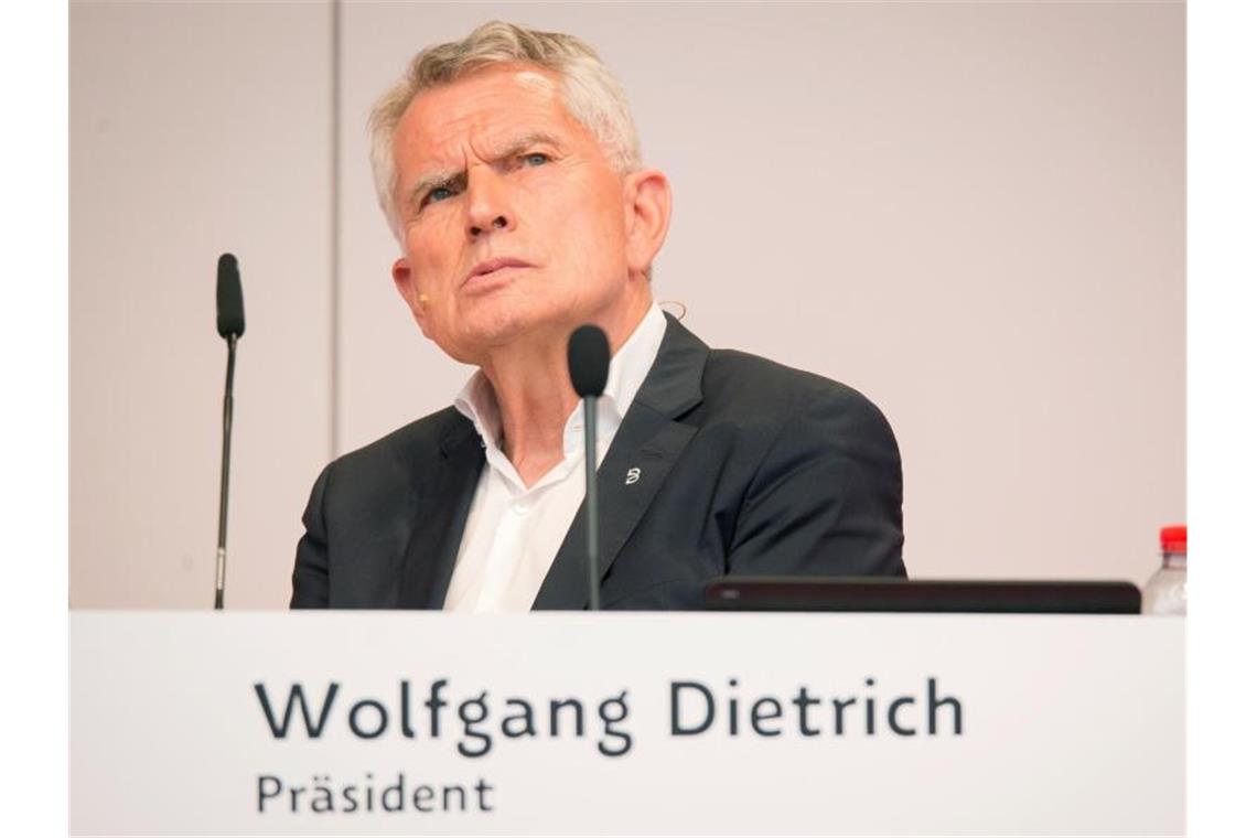 Die Abrechnung: VfB-Boss Dietrich zieht sich polternd zurück Tritt als Präsident des VfB Stuttgart zurück: Wolfgang Dietrich. Foto: Christoph Schmidt