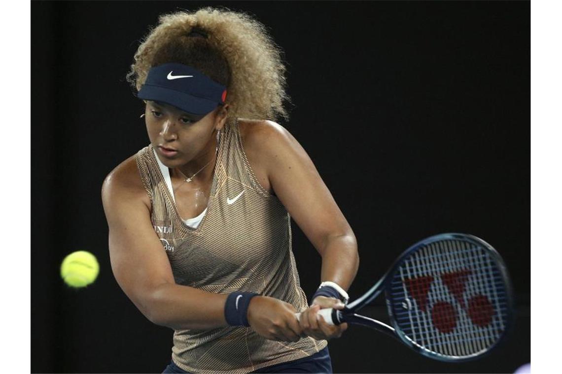 Tennisstar Osaka verzichtet auf Halbfinale in Melbourne Tritt in Melbourne zum Halbfinale nicht an: Naomi Osaka in Aktion. Foto: Hamish Blair/AP/dpa