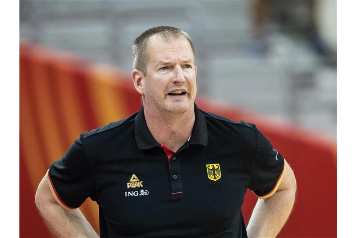 Tritt mit der Basketball-Nationalmannschaft in der Olympia-Qualifikation in der Gruppe A an: Bundestrainer Henrik Rödl. Foto: Swen Pförtner/dpa