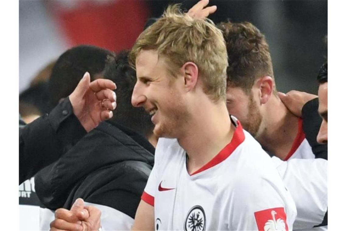 Per Fehlverhalten nach oben: Hintereggers kurioser Aufstieg Tritt mit der Eintracht gegen seinen ehemaligen Club FC Augsburg an: Martin Hinteregger. Foto: Arne Dedert/dpa
