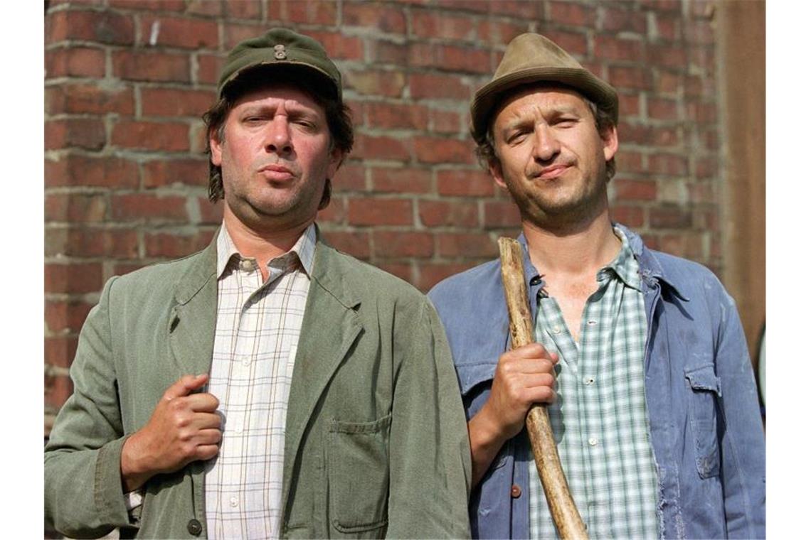 Trocken, schlitzohrig und typisch norddeutsch gab sich Fedder zusammen mit Peter Heinrich Brix in „Neues aus Büttenwarder“. Foto: Wolfgang Langenstrassen/dpa