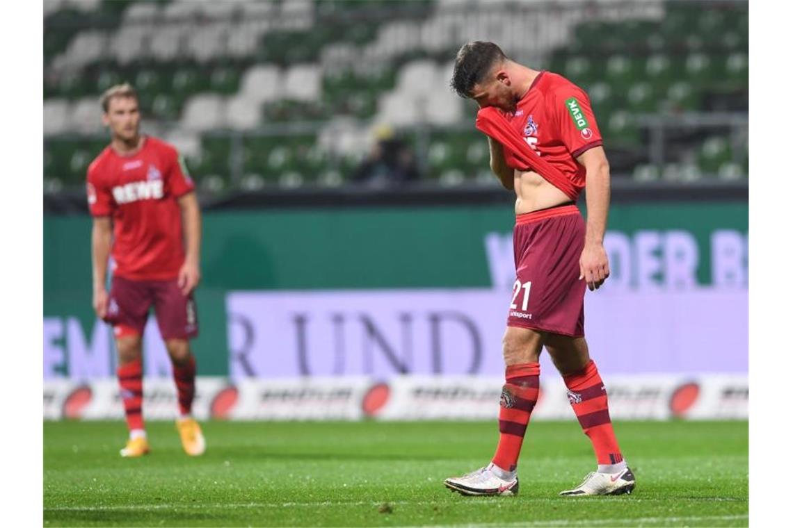 Kölner Horror-Serie geht weiter - „Am Ende zu verkrampft“ Trotz anfänglicher Führung in Bremen nicht gewonnen: Die Kölner lassen nach dem Spiel die Köpfe hängen. Foto: Carmen Jaspersen/dpa