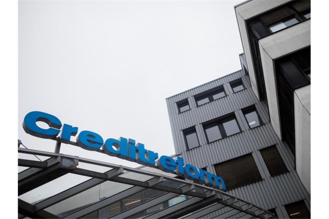 Creditreform Rating: Geringe Zahlungsprobleme bei Firmen Trotz der Corona-Pandemie sind die Unternehmen in Deutschland im vergangenen Jahr ihren Zahlungsverpflichtungen ungewöhnlich zuverlässig nachgekommen. Foto: picture alliance / Rolf Vennenbernd/dpa