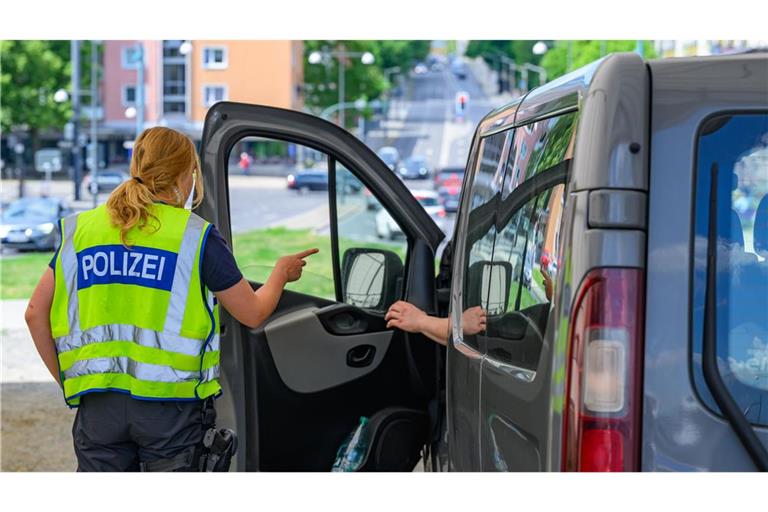 Trotz der Gerichtsentscheidung hält der Innenminister an seinem Vorgehen fest.
