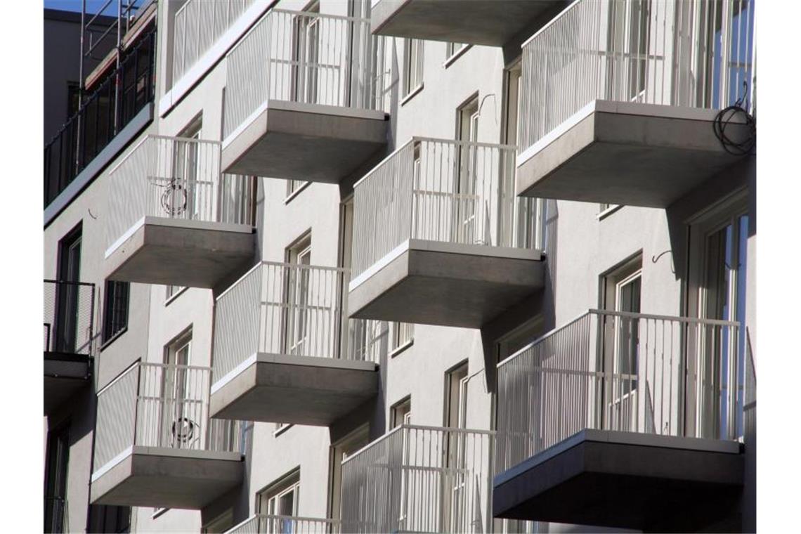 Analyse: Immobilien trotzen Corona-Krise Trotz der immensen wirtschaftlichen Folgen der Pandemie sind die Mieten sowie Preise für Wohnungen und Häuser im ersten Halbjahr weiter gestiegen. Foto: Lothar Ferstl/dpa