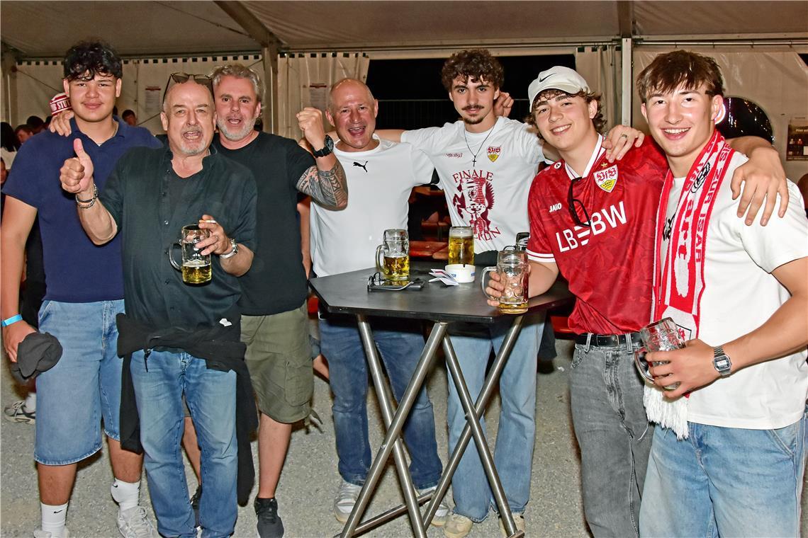 Trotz der Niederlage im Finale: Die VfB-Fans feiern eine erfolgreiche Saison ihr...
