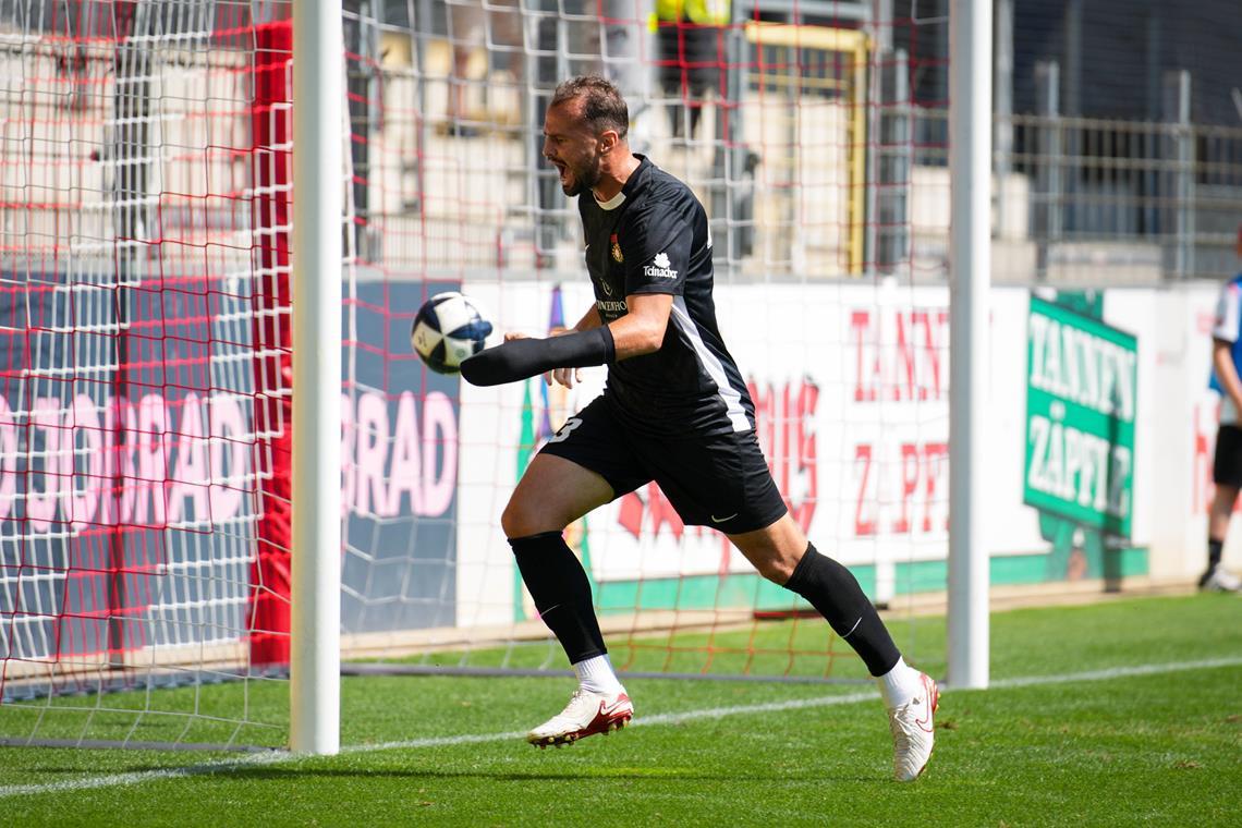 SG Sonnenhof Großaspach: Das nächste Remis in einer farbigen Partie Trotz der zwei Tore von Fabian Eisele hat es für die SG Sonnenhof Großaspach erneut nur für einen Punkt gereicht. Foto: Imago