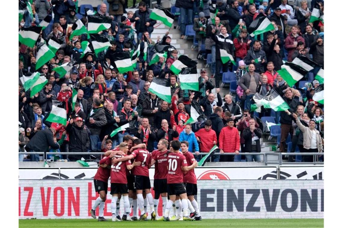 Trotz des 3:0-Sieges gegen den SC Freiburg abgestiegen: Hannover 96. Foto: Peter Steffen