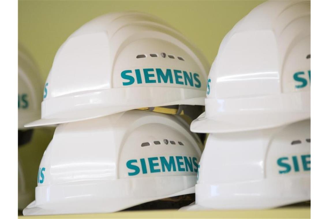 Siemens schwächelt trotz voller Auftragsbücher Trotz des getrübten Umfeldes steigerte Siemens aber den Umsatz um 4 Prozent auf rund 21,3 Milliarden Euro. Foto: Sebastian Kahnert