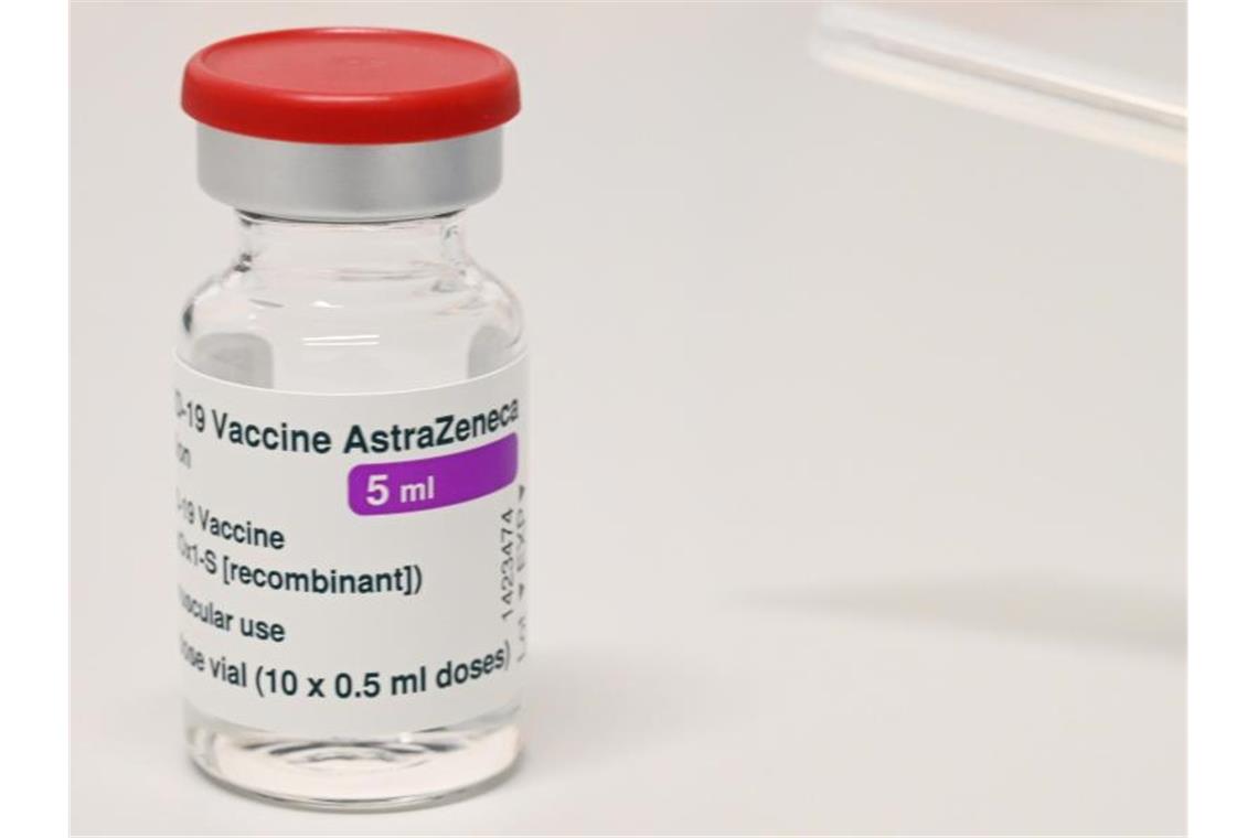 EU verlängert Vertrag mit Astrazeneca nicht Trotz des Neins zu einer Vertragsverlängerung äußerte sich EU-Industriekommissar Thierry Breton positiv über die Wirksamkeit des Astrazeneca-Vakzins: „Das ist ein guter Impfstoff.“. Foto: Stefan Sauer/dpa/Symbolbild
