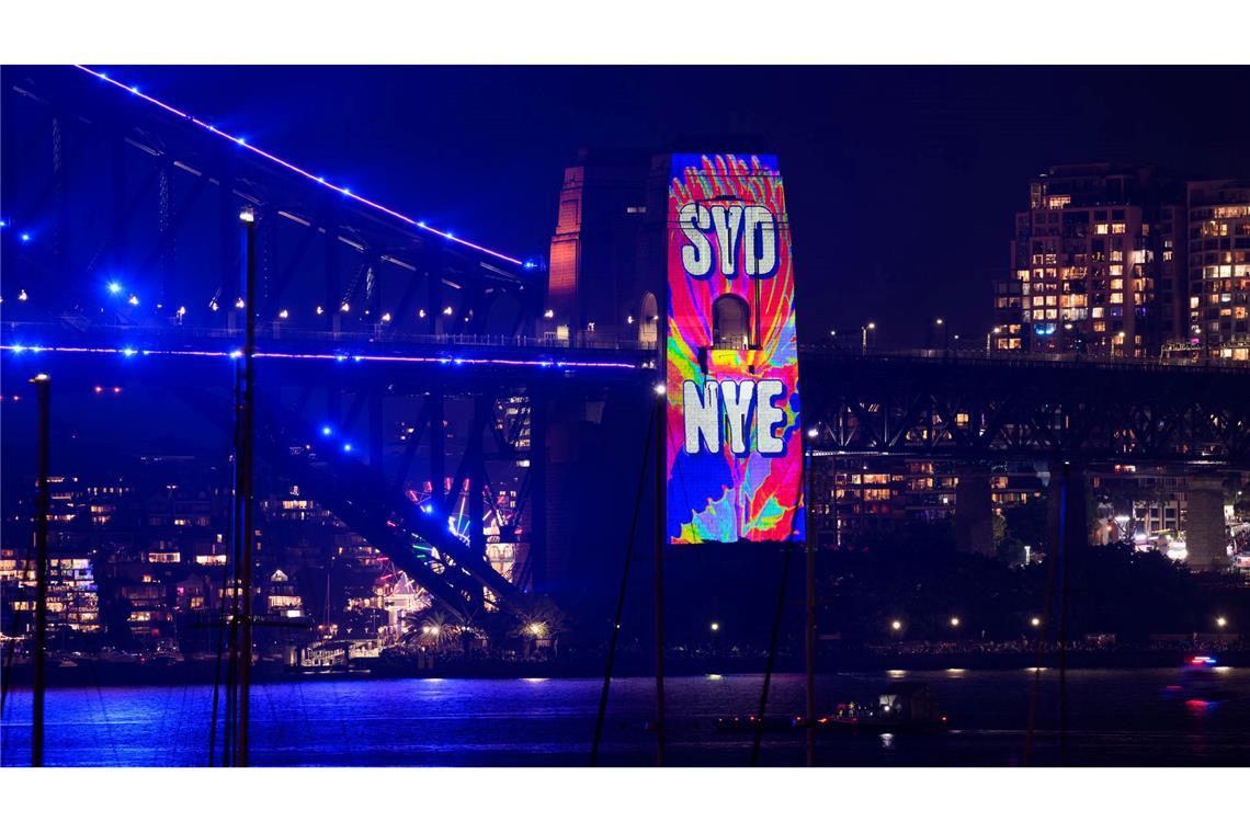 Trotz des Terroranschlags vor zwei Wochen kamen zahlreiche Menschen zur Silvesterparty im Hafenviertel in Sydney.