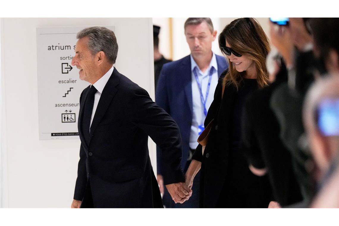 Trotz eines teilweisen Freispruchs erhält Sarkozy eine harte Strafe.