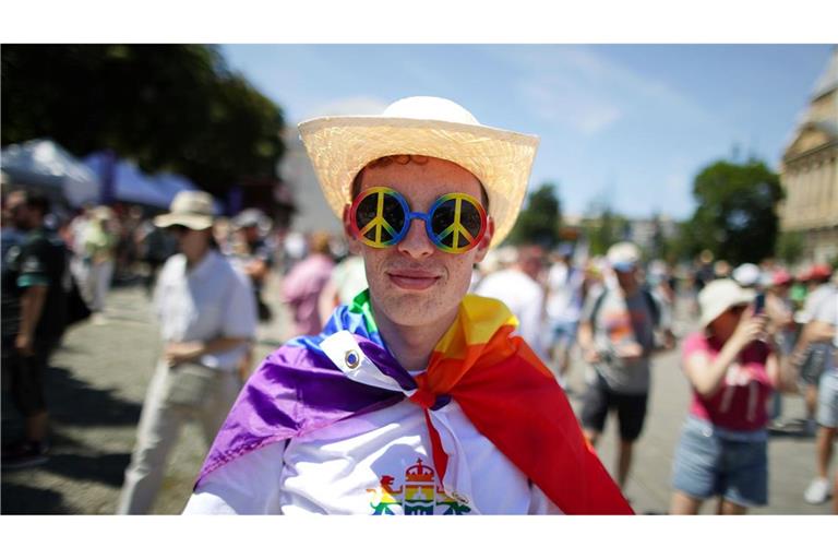 Trotz eines Verbots der Orban-Regierung versammeln sich tausende Menschen zur Budapester Pride.