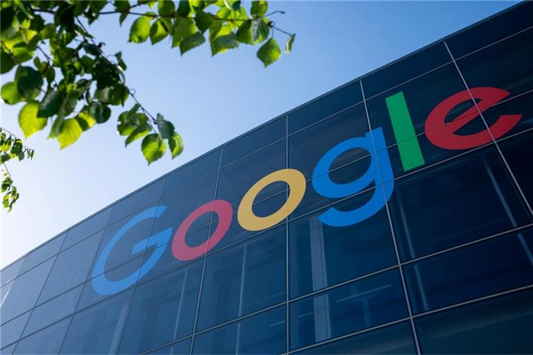 Trotz KI-Zusammenfassungen in der Suche steigen Googles Werbeeinnahmen im zweiten Quartal 2025 um 10,4 %. Warum Alphabet weiter wächst – und wie neue Funktionen junge Nutzer erreichen.