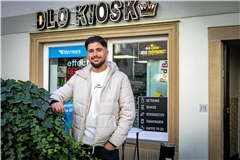 Trotz langer Öffnungszeiten steht der Betreiber Dler Shammo immer selbst an der Kasse seines kleinen Kiosks. Foto: Alexander Becher