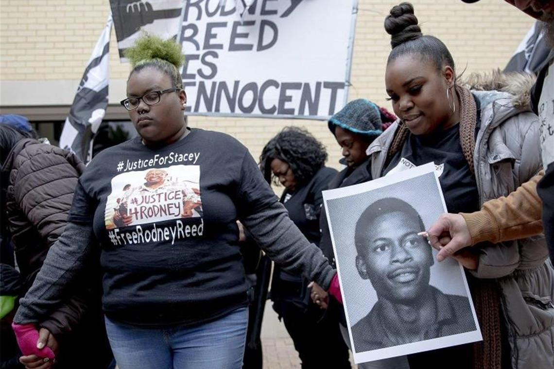 Falscher Mann in Todeszelle? Protest gegen Exekution in USA Trotz neuer Beweise im Zusammenhang mit dem Mord an einer 19-Jährigen Frau zu Gunsten von Rodney Reed soll er am 20. November 2019 hingerichtet werden. Foto: Nick Wagner/Austin American-Statesman/dpa