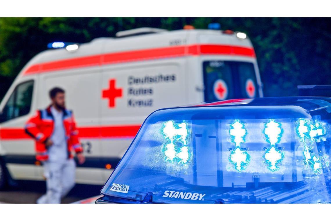 Trotz Reanimationsversuchen durch Ersthelfer und Rettungskräfte starb der 27-Jährige an der Unfallstelle. (Symbolfoto)