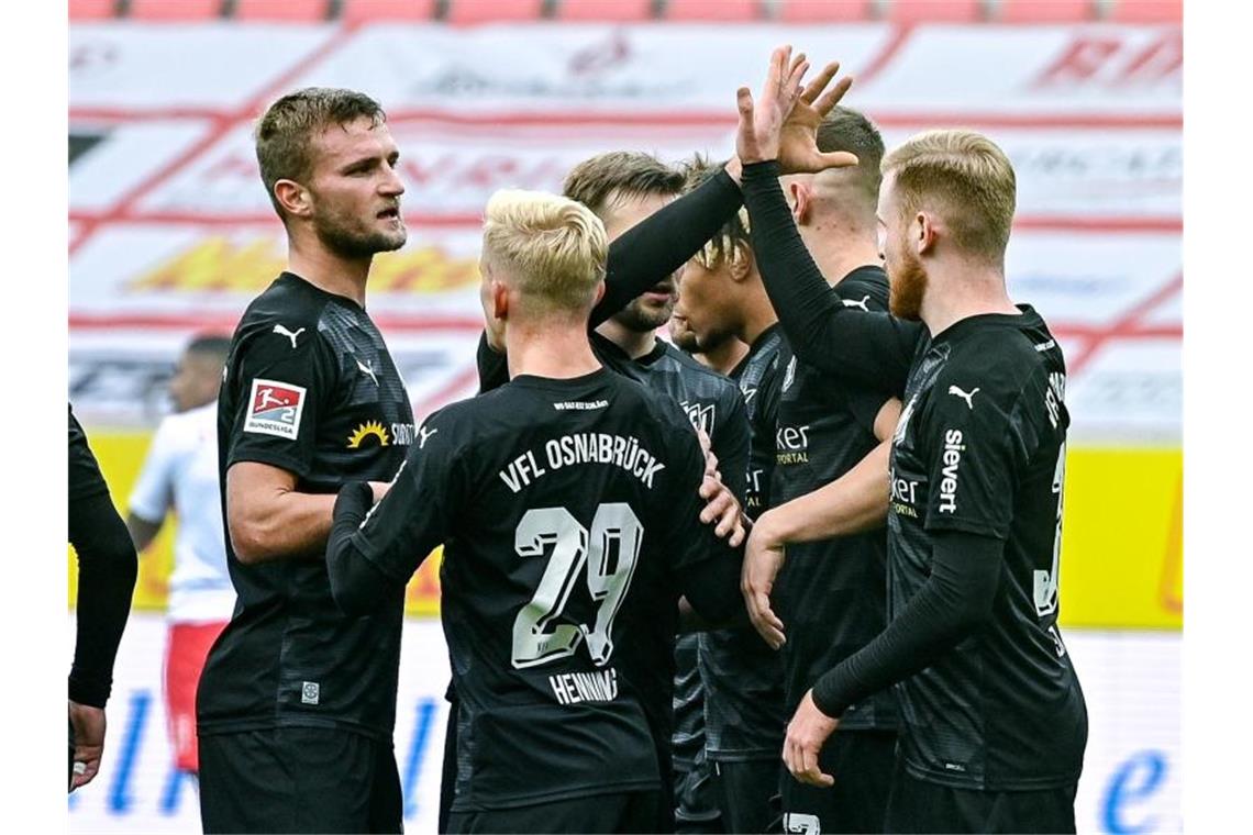 Trotz Rückstand konnte der VfL Osnabrück drei Punkte in Regensburg bejubeln. Foto: Armin Weigel/dpa