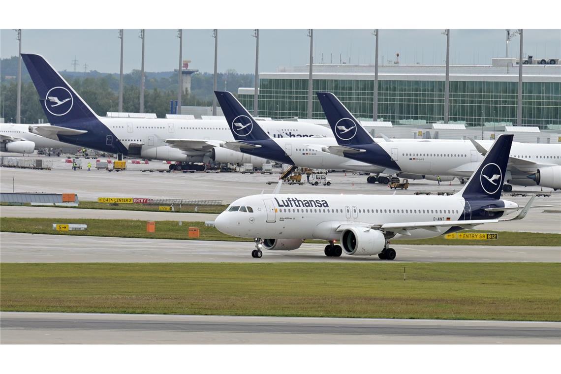 Trotz steigender Umsätze ist der Gewinn des Lufthansa-Konzerns geschrumpft.