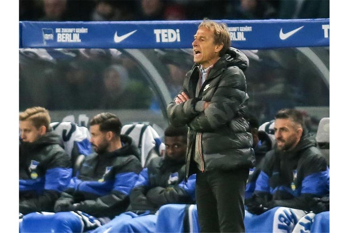 Leipzig vorerst Nummer eins - Bayern patzt gegen Bayer Trotz Überzahl verlor die Hertha beim Debüt von Cheftrainer Jürgen Klinsmann gegen Dortmund. Foto: Andreas Gora/dpa