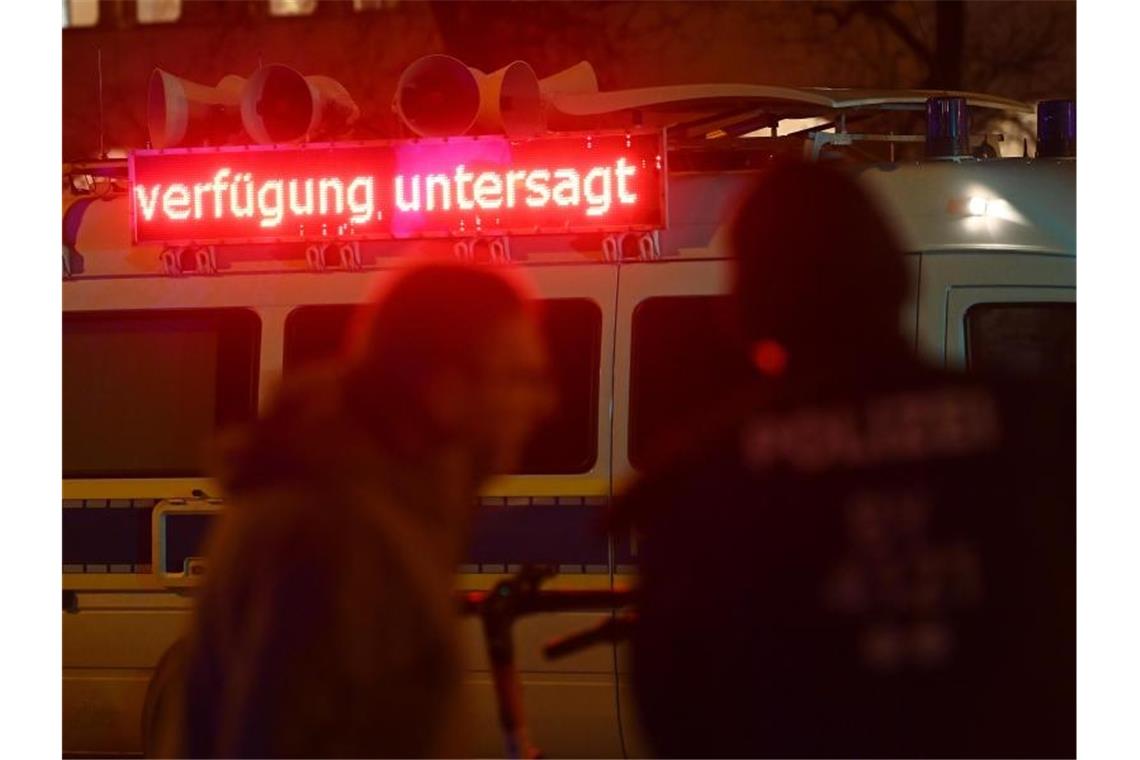 Münchner Corona-Demonstranten drohen hohe Bußgelder Trotz Versammlungsverbot haben Tausende Menschen in der Münchner Innenstadt gegen die aktuelle Corona-Politik demonstriert. Foto: Lennart Preiss/dpa