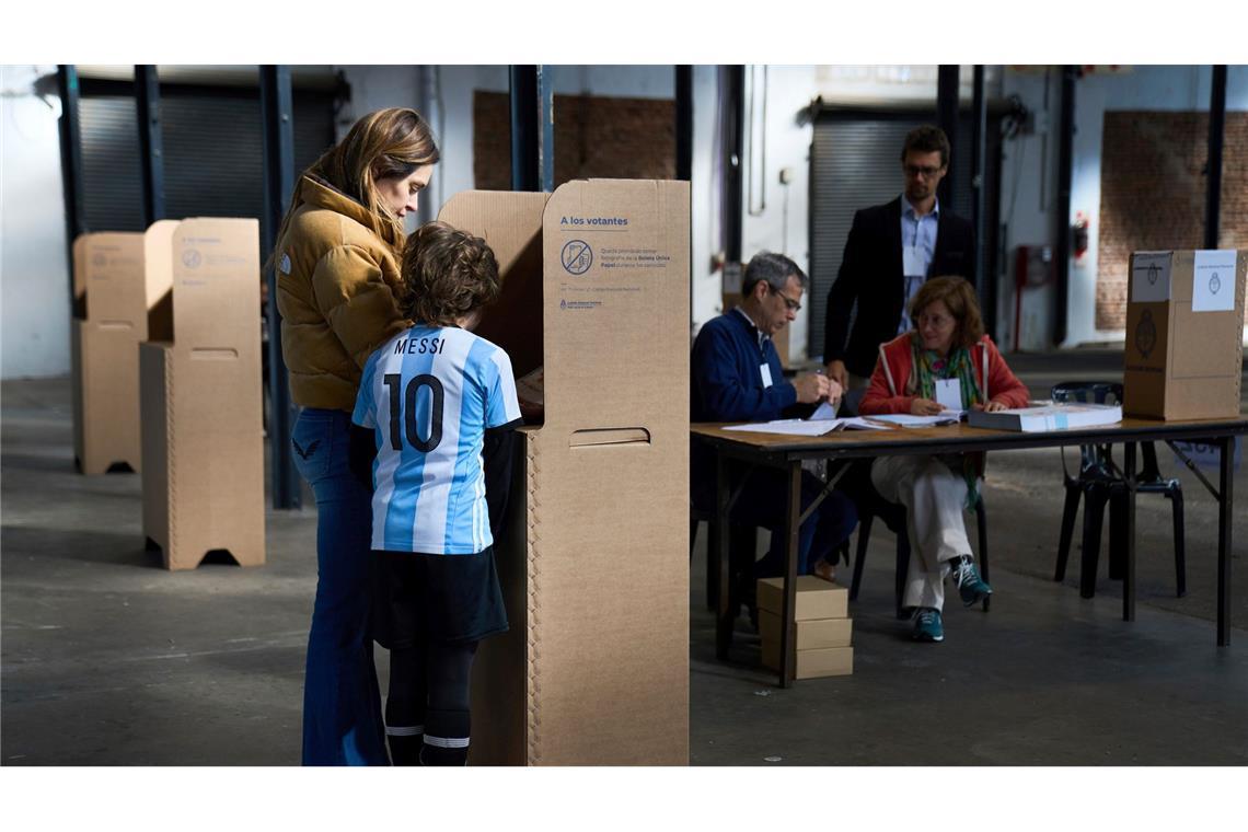Mileis Überraschungserfolg bei Kongresswahl in Argentinien Trotz Wahlpflicht war die Beteiligung bei der Wahl sehr niedrig.