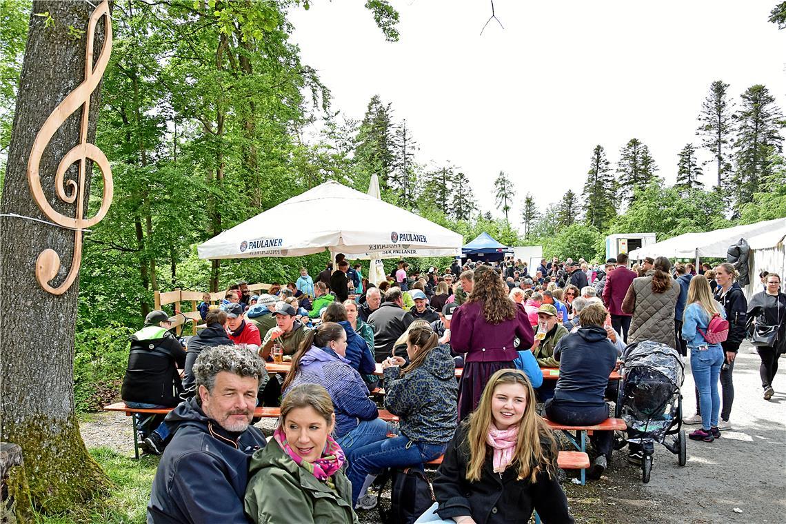 Trotz wechselden Wetterverhältnissen ist das Fest gut besucht. 