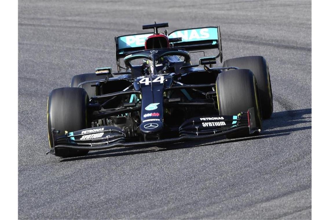 Trotz zweier Rennunterbrechungen souveräner Sieger in Mugello: Lewis Hamilton. Foto: Jennifer Lorenzini/Pool Reuters/AP/dpa