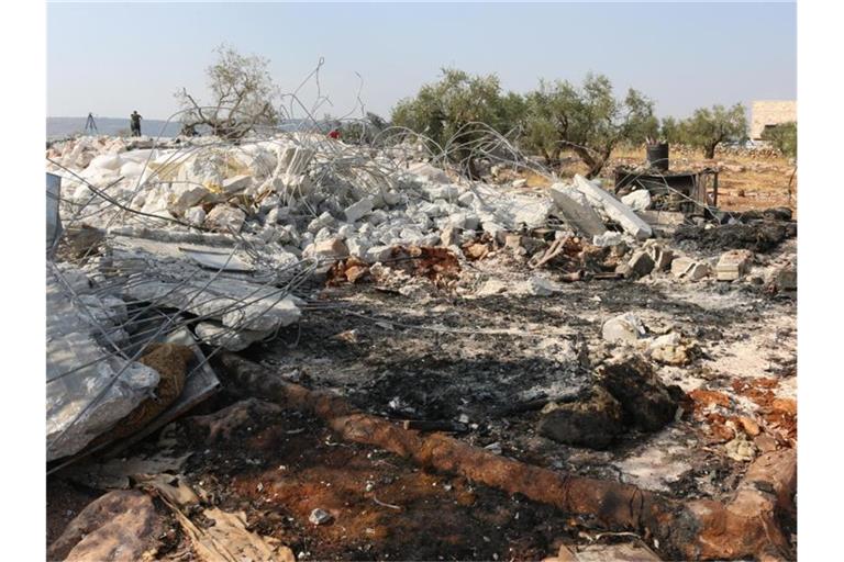 Trümmer eines Hauses liegen nach einem Angriff in Barischa. In dem Ort in Nordwestsyrien hat nach US-Angaben die Mission von Spezialkräften stattgefunden. Foto: Mustafa Dahnon/dpa