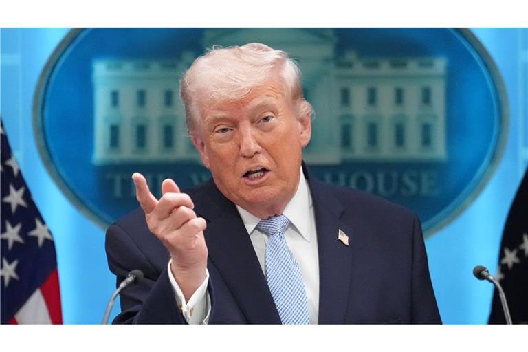 Trump droht dem Iran mit einer schnellen Zerstörung aller seiner Brücken und Kraftwerke, sollte Teheran nicht vor Ablauf seines Ultimatums einlenken.