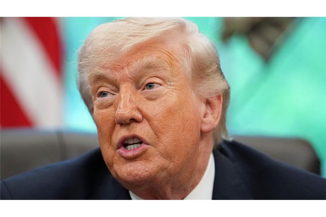 Trump erwägt Truppenreduzierung in Deutschland.