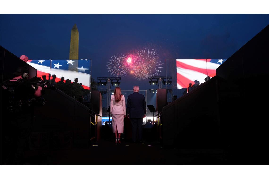 Bilder des Tages Trump feiert mit Militärparade und Feuerwerk