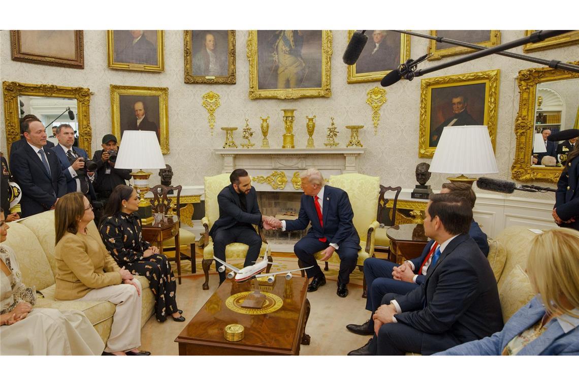 Trump macht Selenskyj und Biden für Krieg verantwortlich Trump greift wieder Selenskyj an