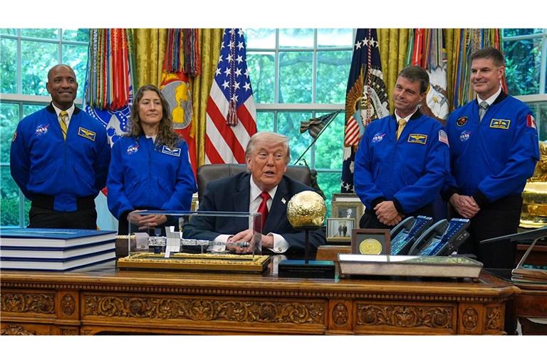Trump hat den Astronauten der "Artemis 2"-Mission zu ihrem Flug um den Mond herum gratuliert.