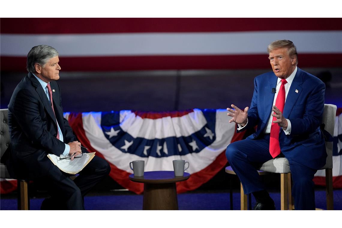 Trumps gibt erstes TV-Interview: "Bin durch Hölle gegangen" Trump hat Hannity schon öfter Interviews gegeben - auch im Wahlkampf. (Archivbild)