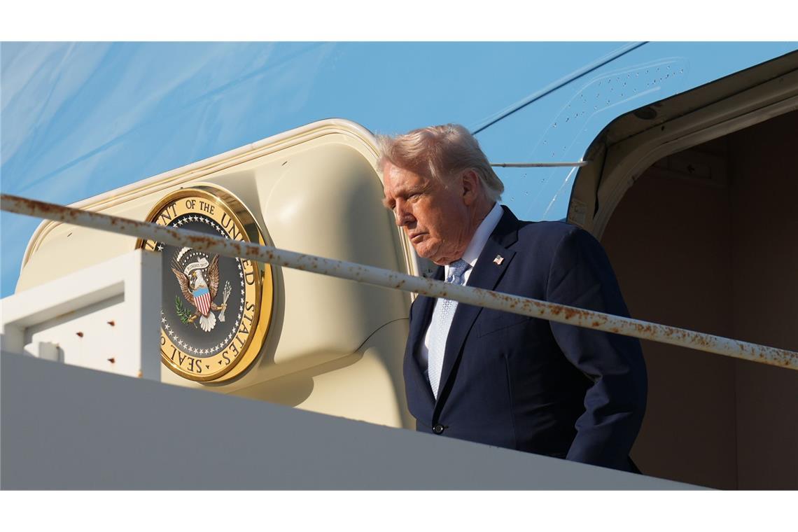 Trump hat mit neuerlichen Einsätzen von Beamten der Einwanderungsbehörde ICE gedroht.