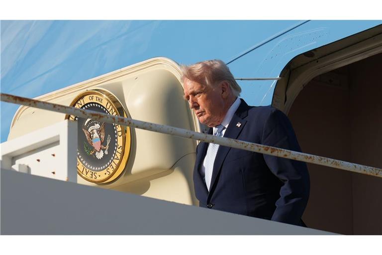 Trump hat mit neuerlichen Einsätzen von Beamten der Einwanderungsbehörde ICE gedroht.