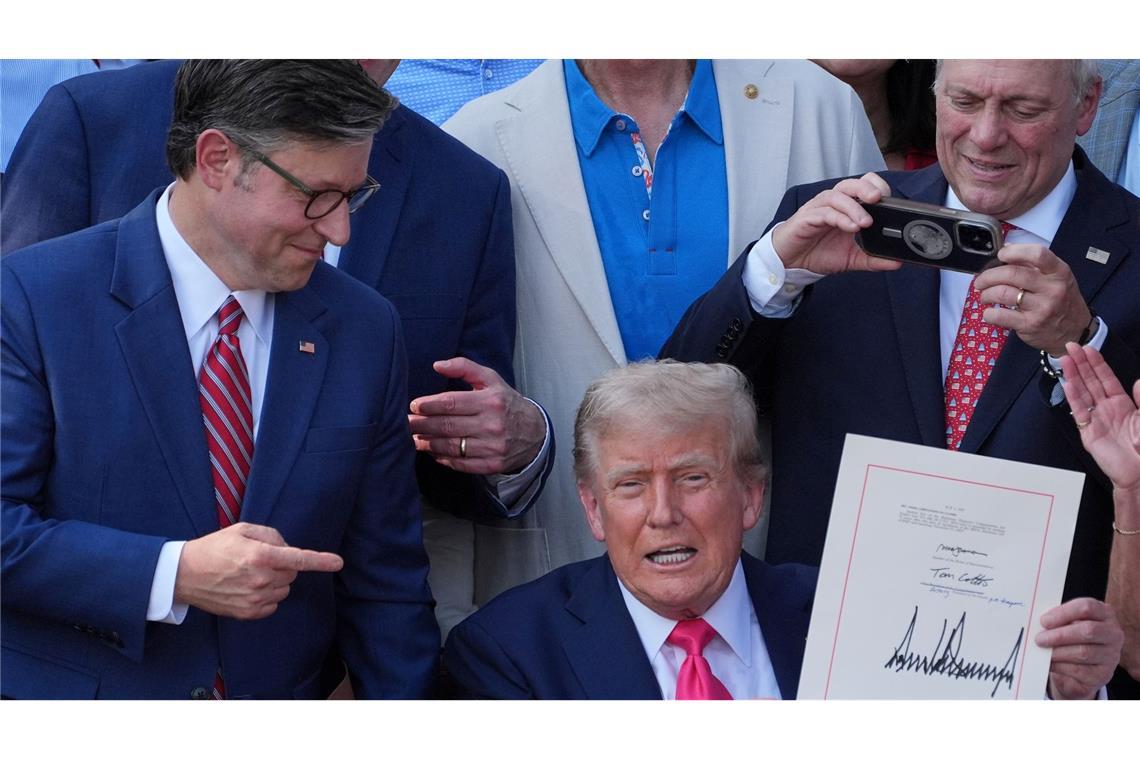 Drohung, Deadline, Deal - wie erfolgreich ist Trump damit? Trump konnte das Steuer- und Ausgabengesetz wie gewünscht am Unabhängigkeitstag unterschreiben. (Archivbild)
