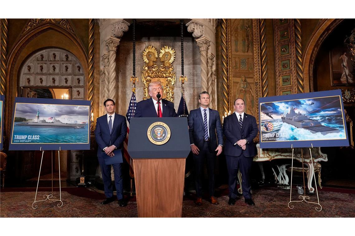 Trump kündigt den Bau von neuen Schlachtschiffen an.