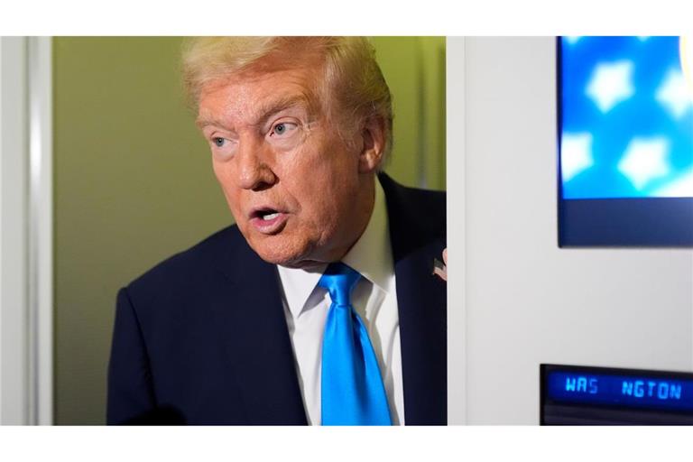 Trump macht Hamas Druck: Tote Geiseln schnell übergeben Trump macht Druck auf die Hamas, weitere tote Geiseln schnell zu übergeben.