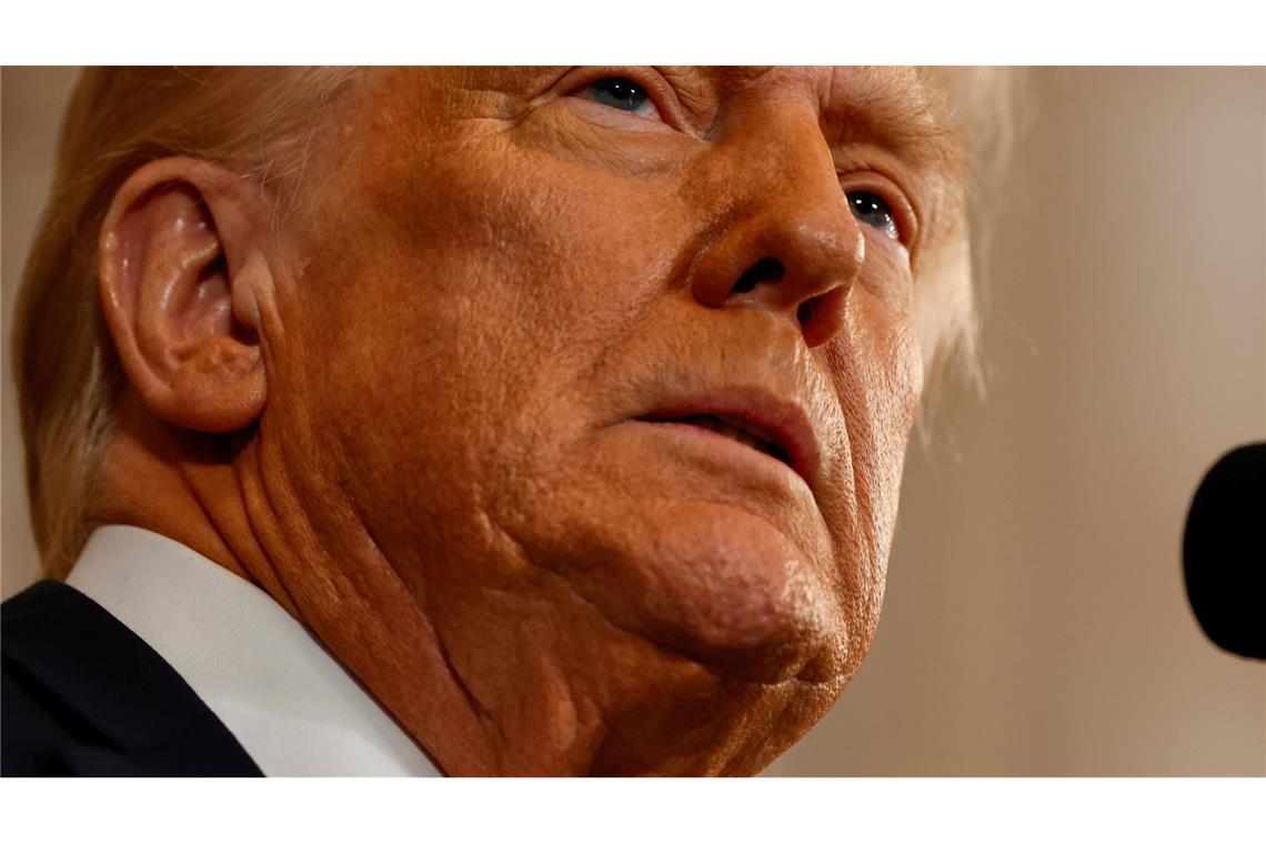 Trumps triumphierende Straftäter und Zweifel am Rechtssystem Trump rechtfertigt seine Entscheidung und weicht kritischen Nachfragen aus.