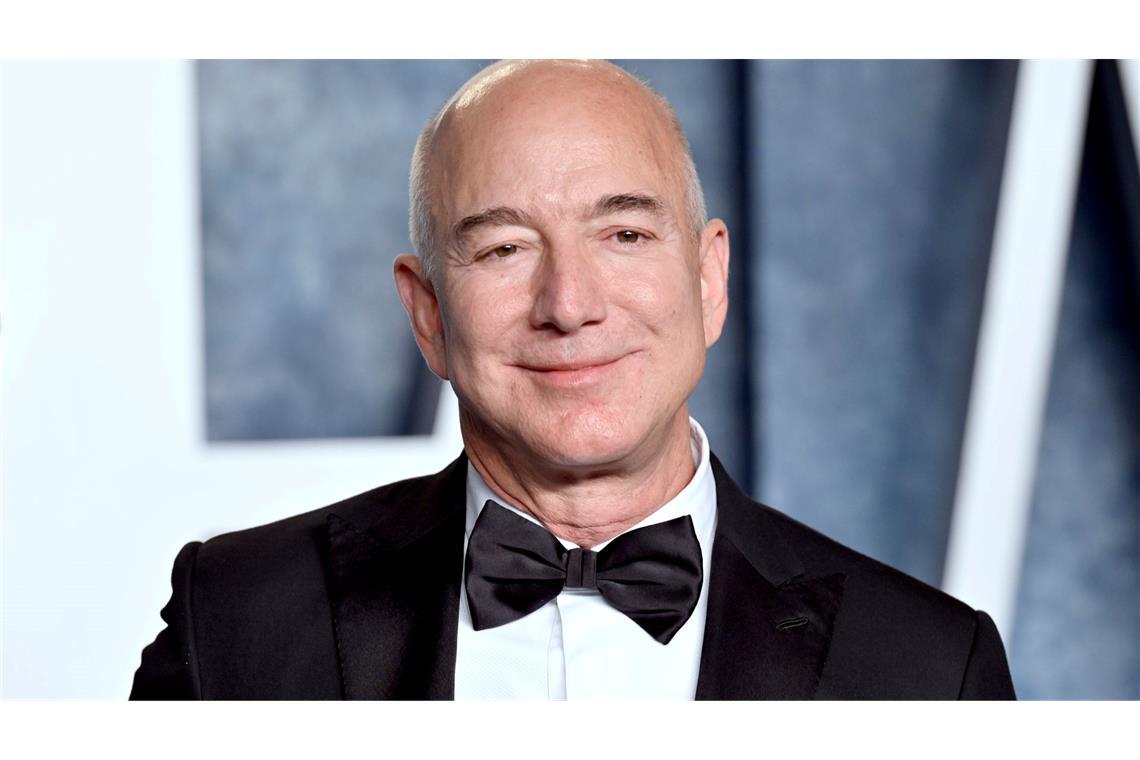 Bezos: Trump ist seit erster Amtszeit ruhiger geworden Trump sei nun ruhiger und selbstbewusster als bei seiner ersten Amtszeit, sagte Amazon-Gründer Jeff Bezos der "New York Times". (Archivbild)