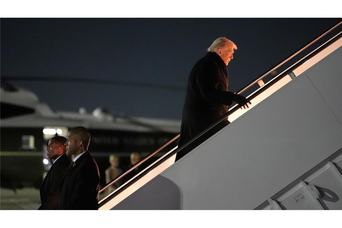 Nach Flugzeug-Panne: Trump auf dem Weg nach Davos