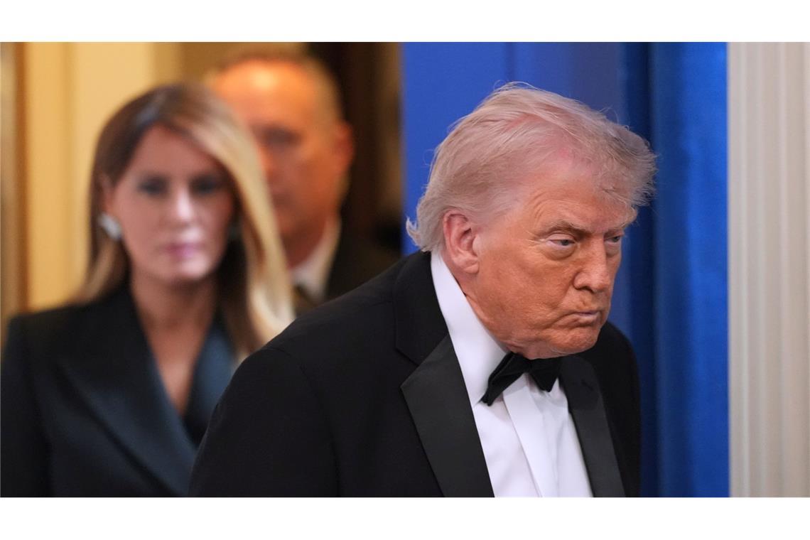 Trump spricht nach den Schüssen zur Presse.