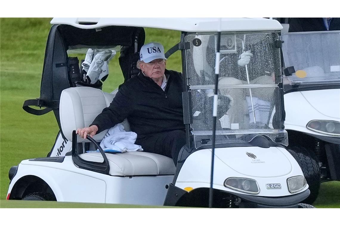 Trump startet Golfreise in Schottland
