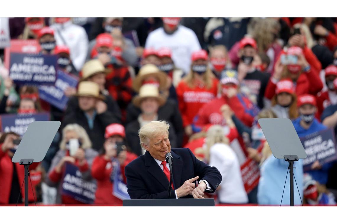 US-Zollhammer: Schweizer fürchten Wirtschaftseinbruch Trump und andere Milliardäre seines Kabinetts gelten als Fans Schweizer Markenuhren (Archivbild)