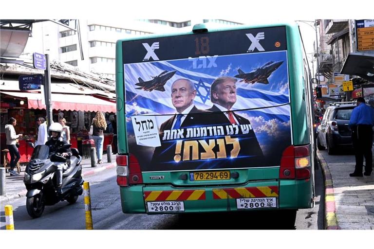 Trump und Netanjahu posierten vor der Israel-Wahl gemeinsam auf einem Plakat mit Kampfjets.