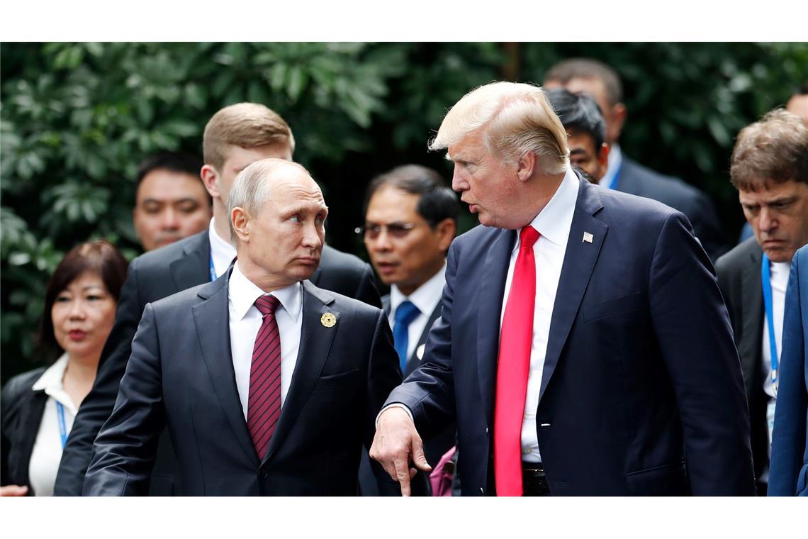 Alaska am nächsten Freitag: Trump empfängt Putin Trump und Putin trafen sich schon mehrmals - darunter in Vietnam. (Archivbild)